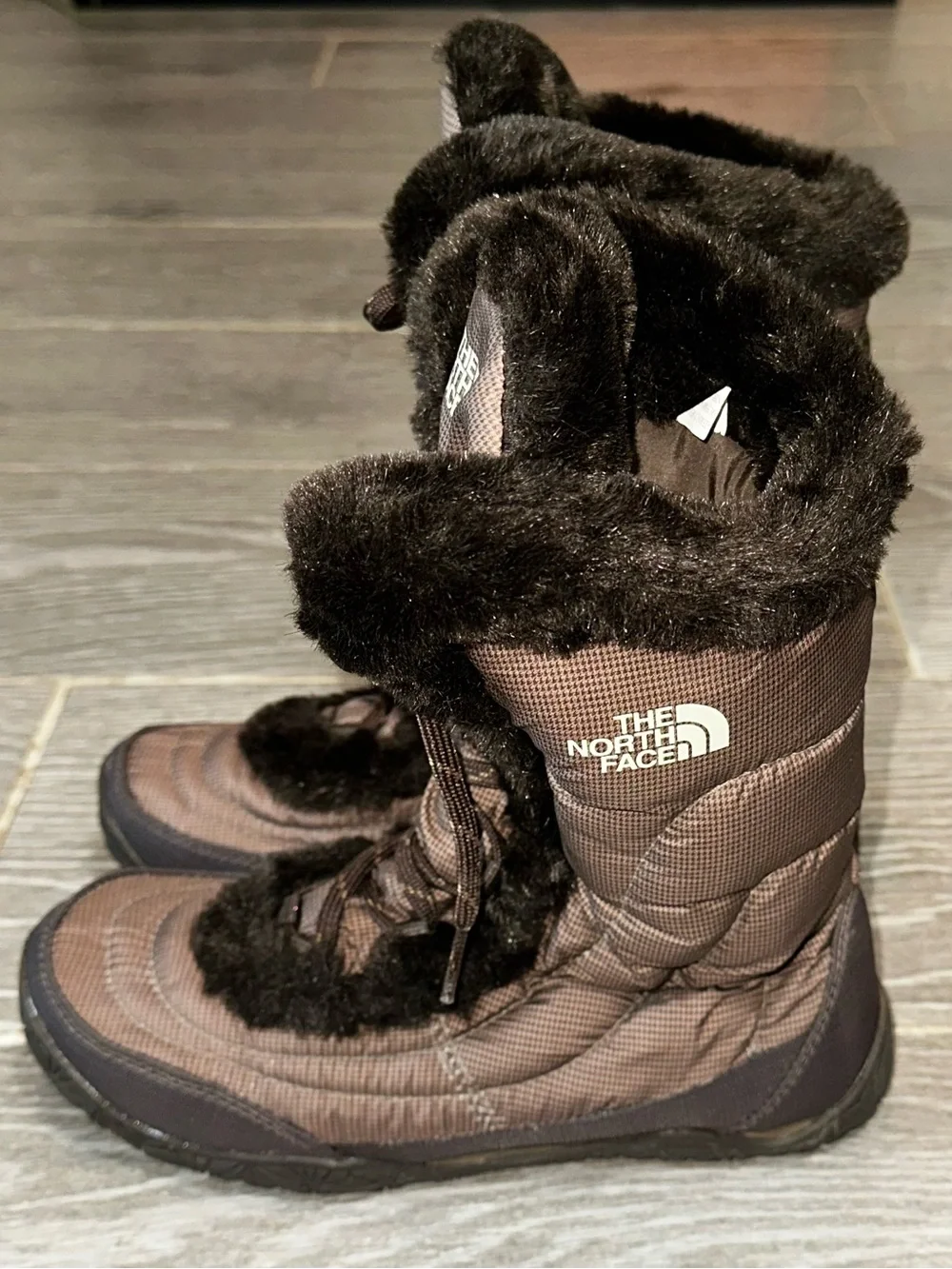 The North Face Women’s 7 Nuptse Goosedown Fur Snow Boots Brown Mid Calf Lace Up